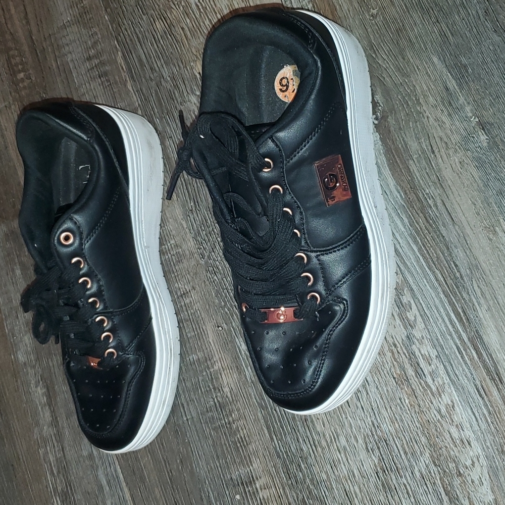 Shoes - Picture 2 of 3